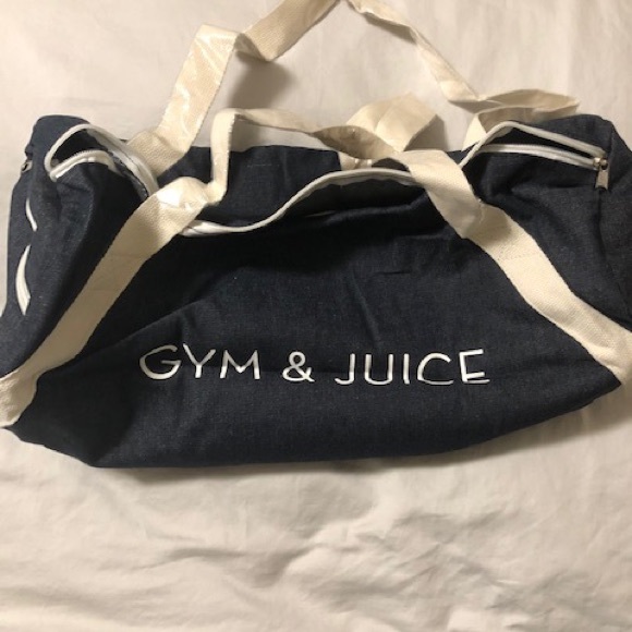 Easy to pack all your gym gear in a stylish bag in denim - Picture 2 of 3